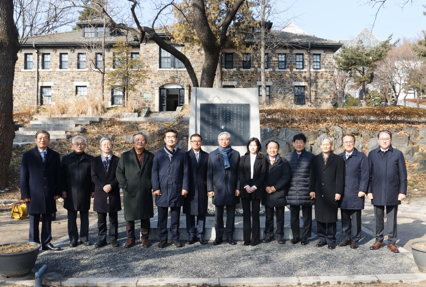 윤동주 시인·송몽규 선생 80주기 추모식 참석