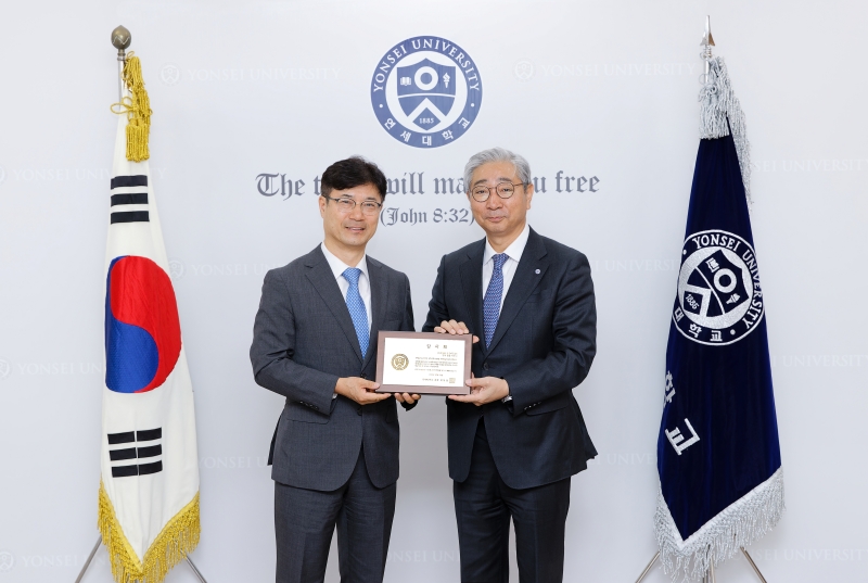 삼일회계법인 및 PwC컨설팅 동문 파트너 기부금 전달식(_EO_9981 10월 30일 삼일회계법인 동문 기금전달식.jpg) 관련사진2